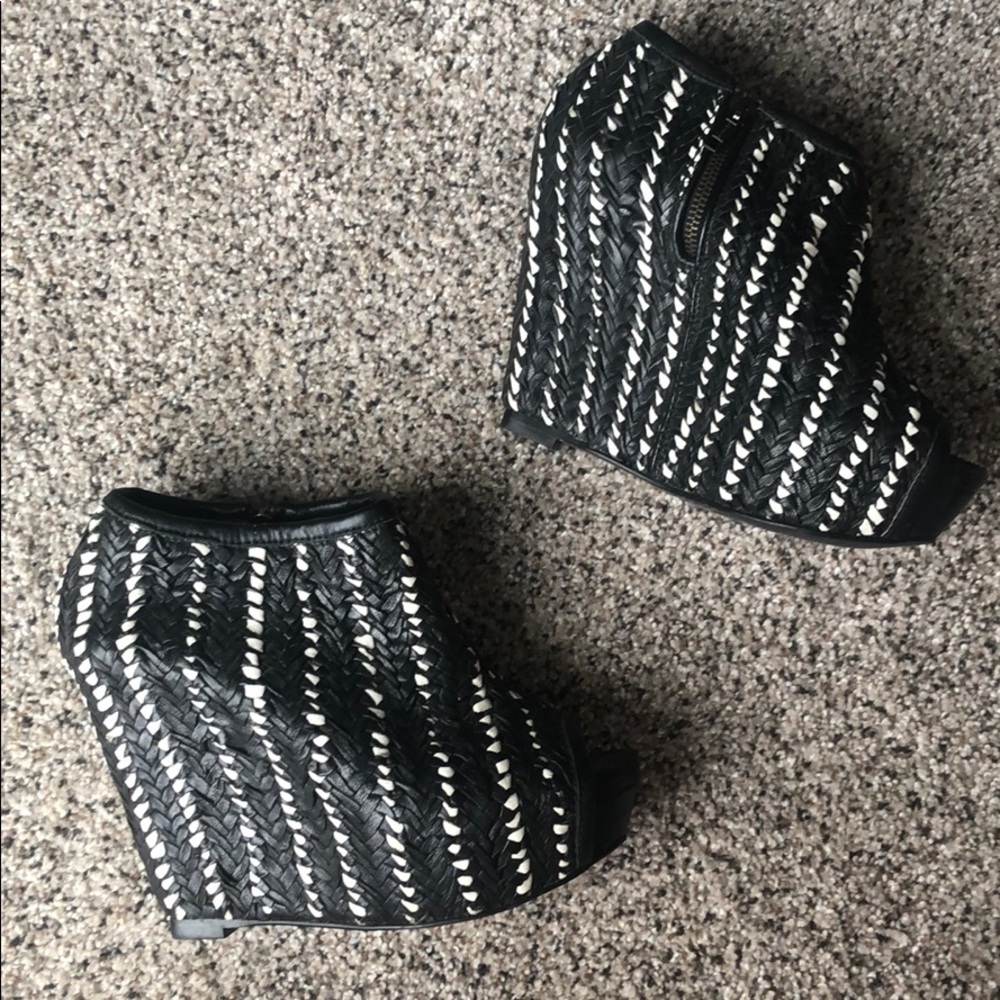 👠 Host Pick- Zara Women Woven Platforms sz. 37